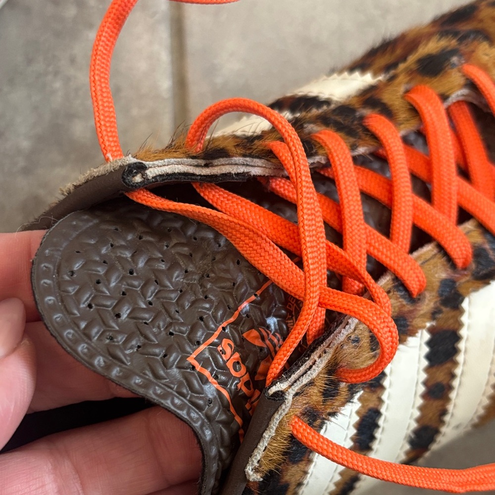 ✨adidas Samba OG Calf Hair Leopard-Print Sneakers with Orange Laces - Picture 6 of 8